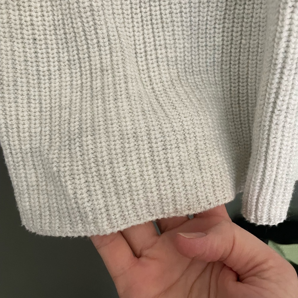 Like new XS Rachel Zoe Cream V-Neck Ribbed Sweater - Picture 4 of 8